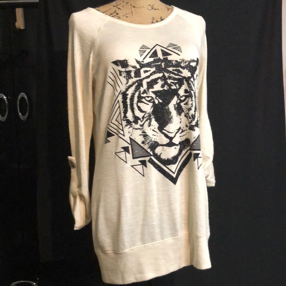 Trendy women’s lightweight long sleeve top